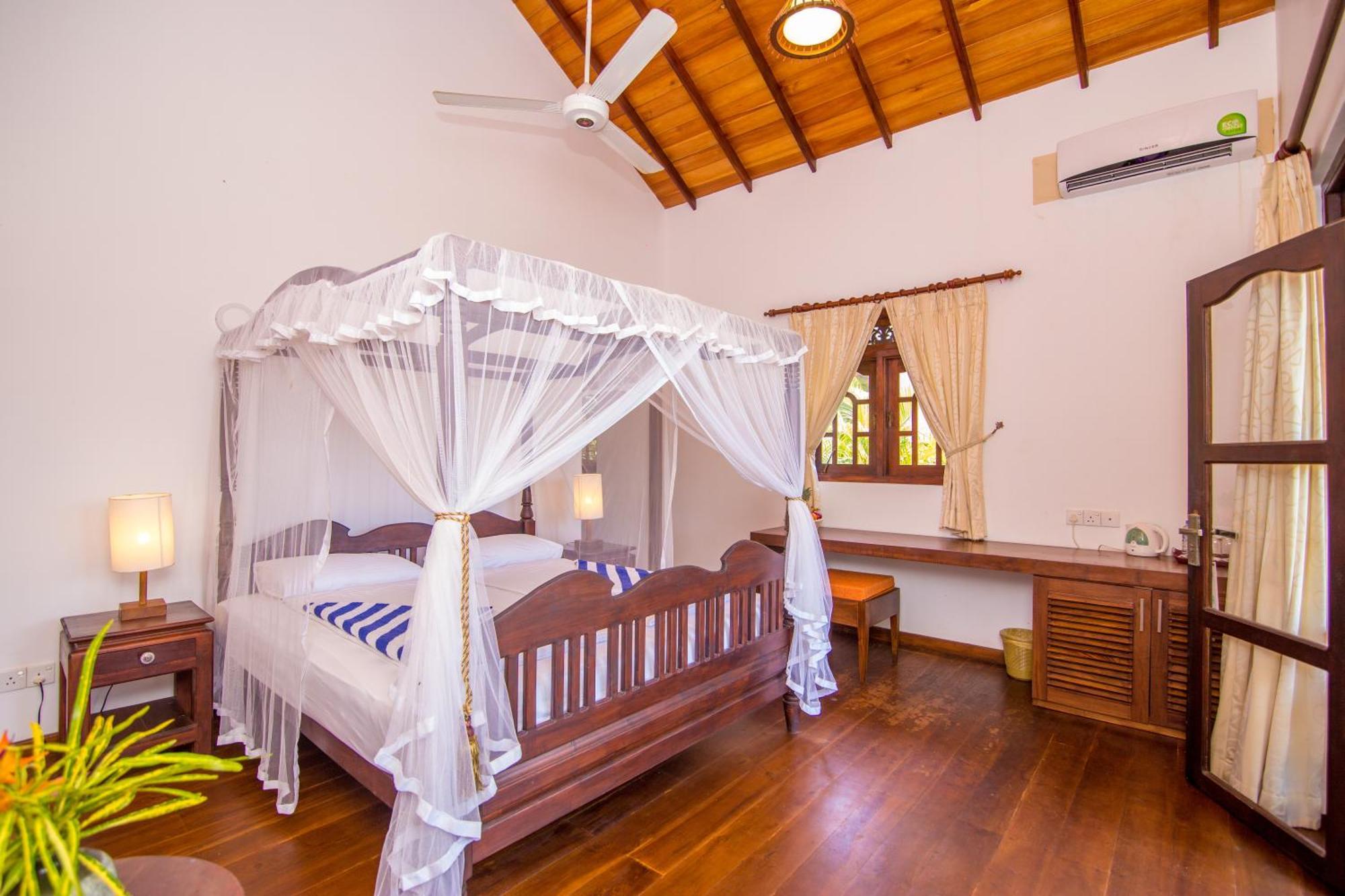 Lanka Beach Boutique Bungalows & Grand Villa Tangalle Exterior photo